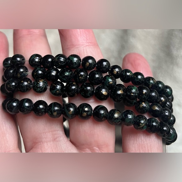 Bracelets, 4-new in package black bead elastic - jewelry - Picture 4 of 8